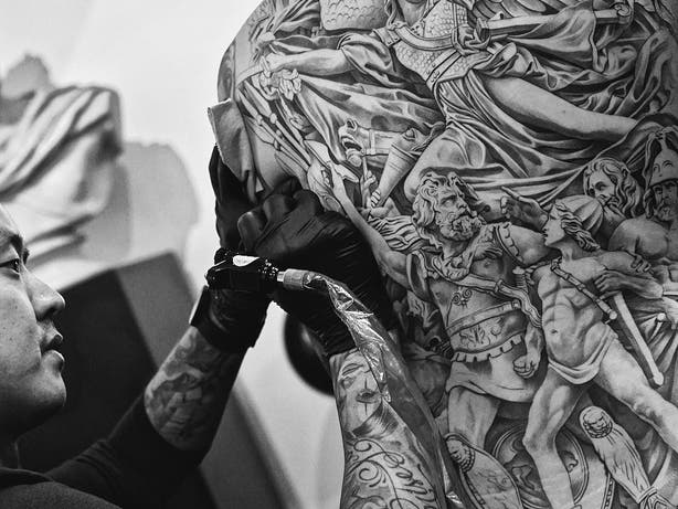Tatuaje en la espalda por Jun Cha