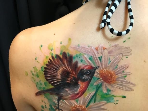 Bird and flowers por Zoey Taylor en The Warren Tattoo Shop